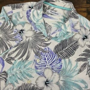 Tommy Bahama Men's Hawaiian Shirt White Blue Gray Floral Silk Blend Size M‎